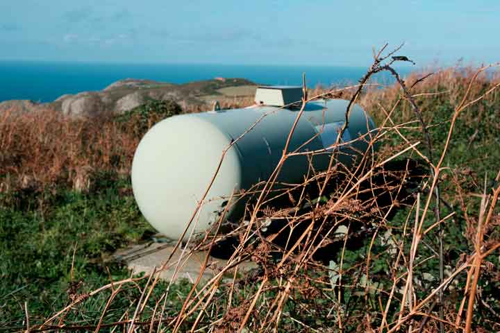 Español Tipos de combustible para generadores y dimensionamiento de tanques para aplicaciones domésticas, comerciales e industriales 8 1propane storage tank in rural location with view o 2026 01 07 23 30 10 utc Español